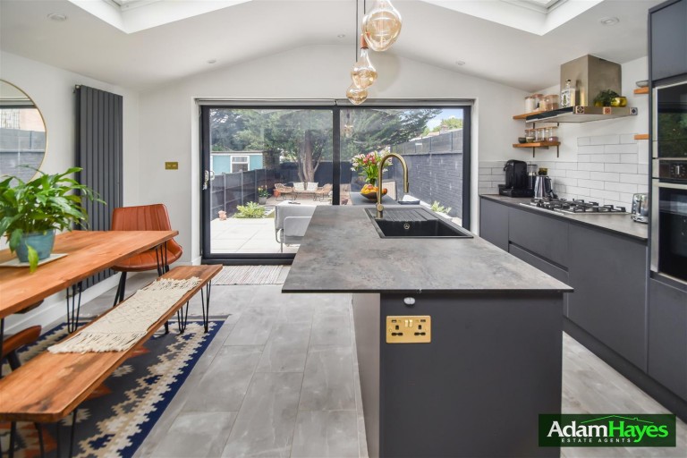 High Road, Whetstone, N20