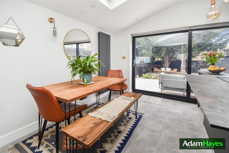 High Road, Whetstone, N20