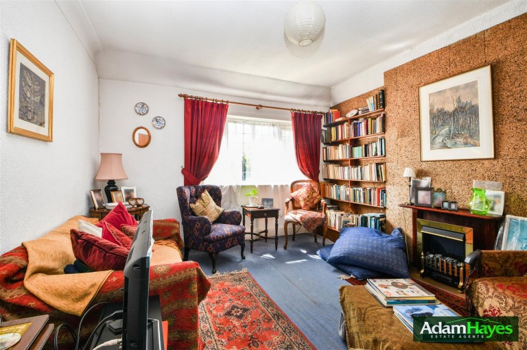 Holdenhurst Avenue, North Finchley, N12