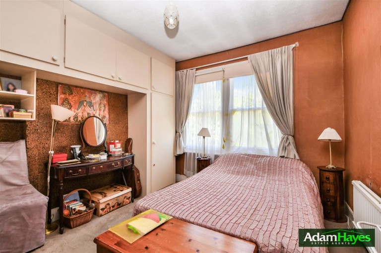 Holdenhurst Avenue, North Finchley, N12