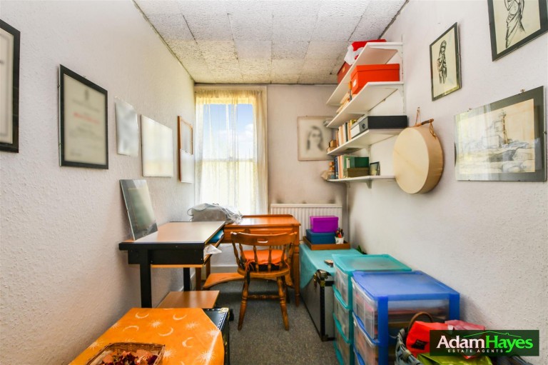 Holdenhurst Avenue, North Finchley, N12