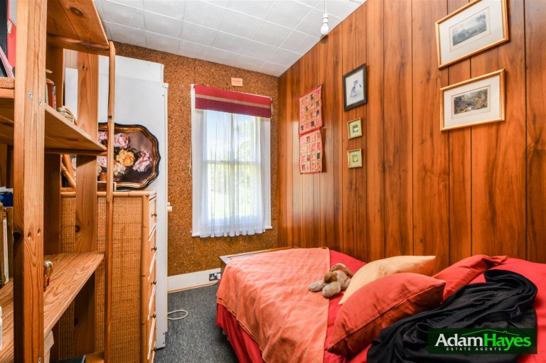 Holdenhurst Avenue, North Finchley, N12