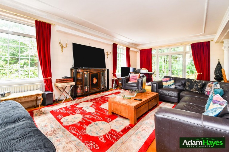 Canons Close, East Finchley, N2