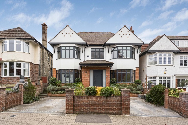 Wickliffe Avenue, Finchley Central, N3