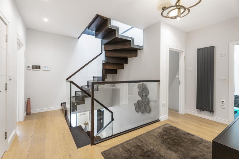 Wickliffe Avenue, Finchley Central, N3