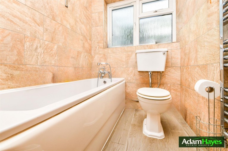 Pine Road, New Southgate N11