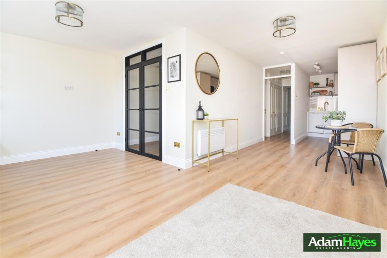 Holden Avenue, North Finchley, N12