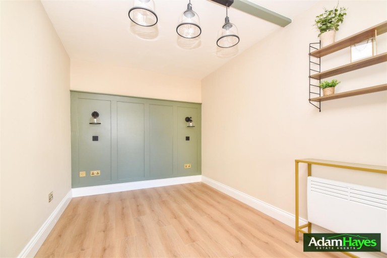 Holden Avenue, North Finchley, N12