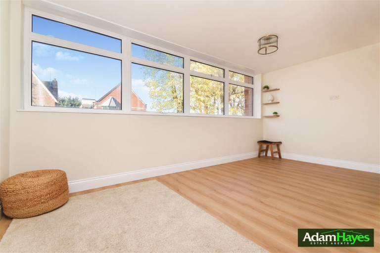 Holden Avenue, North Finchley, N12