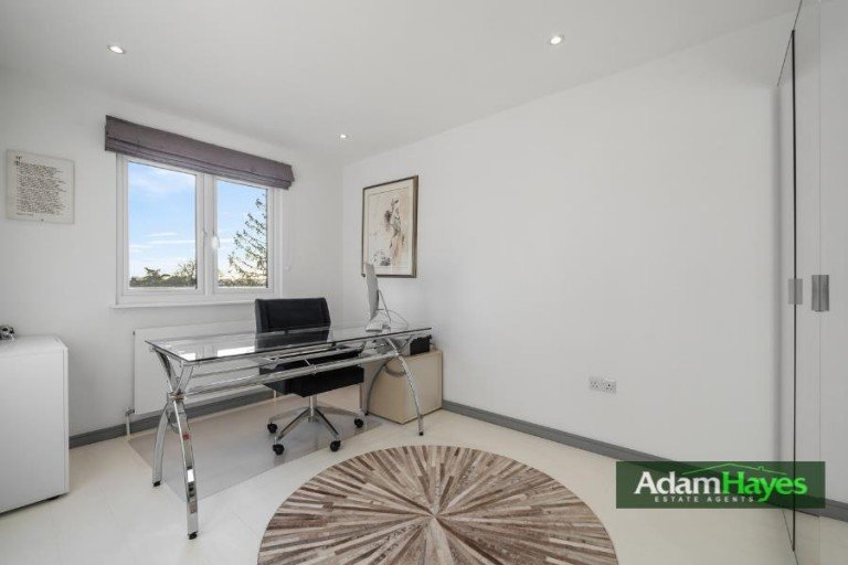 Wickliffe Avenue, Finchley Central, N3