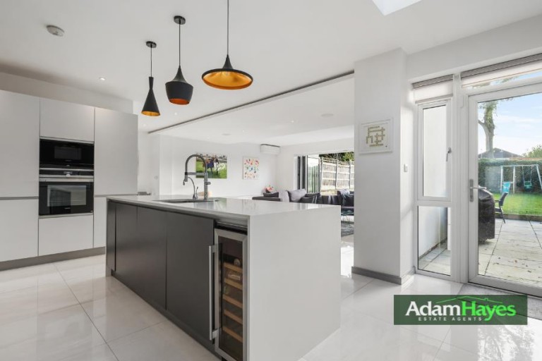 Wickliffe Avenue, Finchley Central, N3