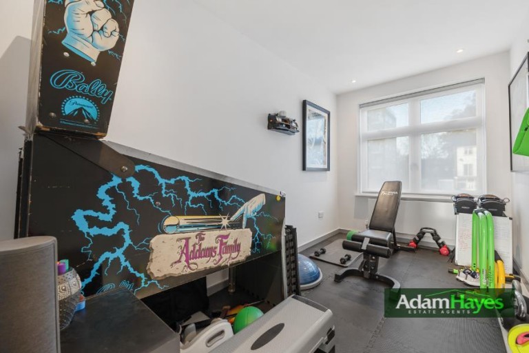 Wickliffe Avenue, Finchley Central, N3