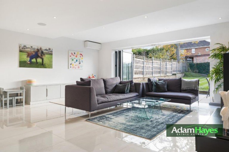 Wickliffe Avenue, Finchley Central, N3