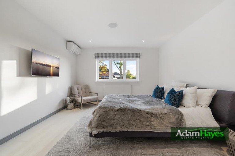 Wickliffe Avenue, Finchley Central, N3