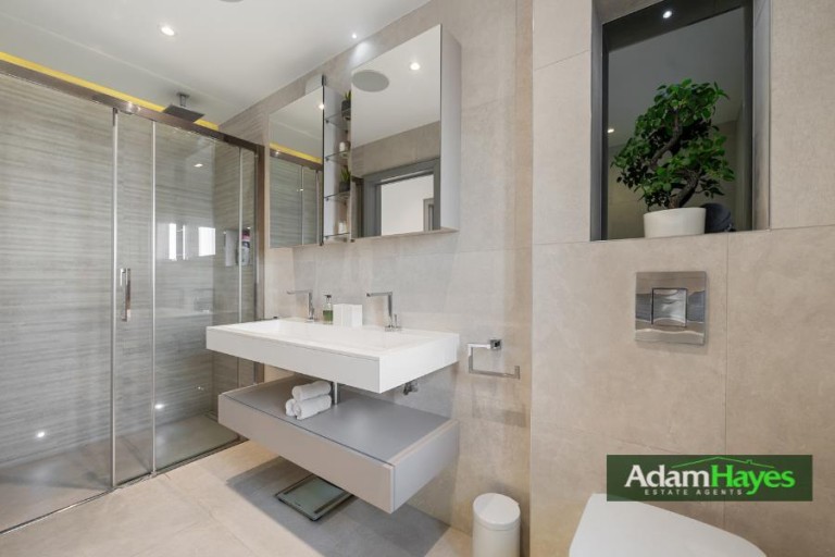 Wickliffe Avenue, Finchley Central, N3