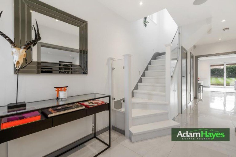 Wickliffe Avenue, Finchley Central, N3