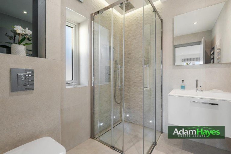 Wickliffe Avenue, Finchley Central, N3