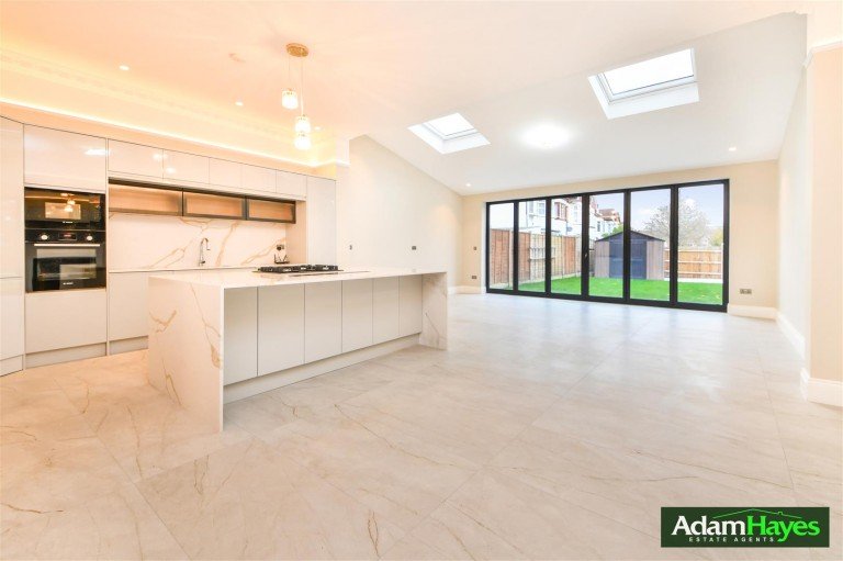 Fallow Court Avenue, North Finchley N12