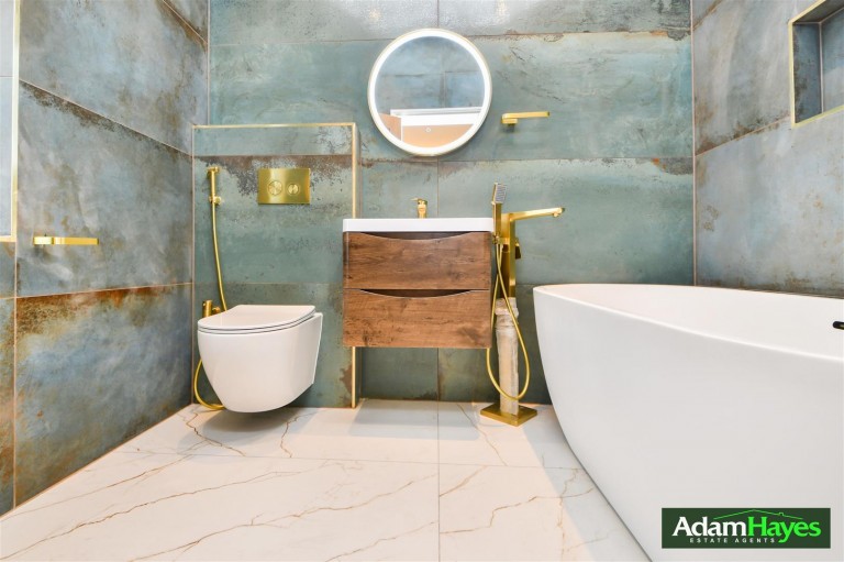 Fallow Court Avenue, North Finchley N12