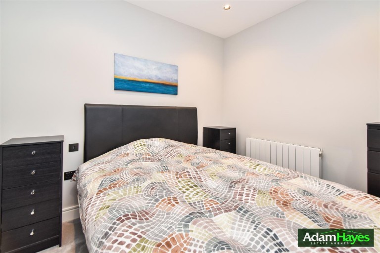 Gruneisen Road, Finchley Central, N3