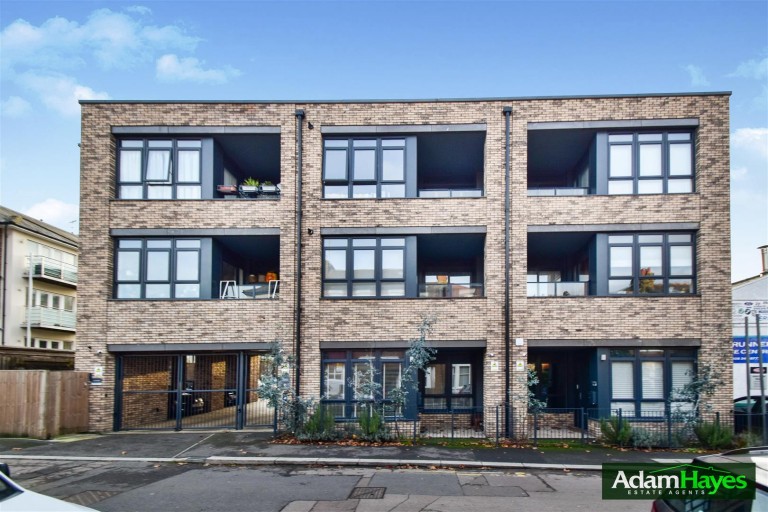 Gruneisen Road, Finchley Central, N3