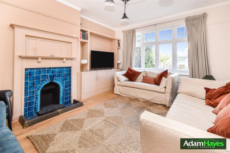 Hervey Close, Finchley Central, N3