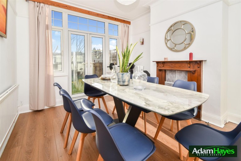 Hervey Close, Finchley Central, N3