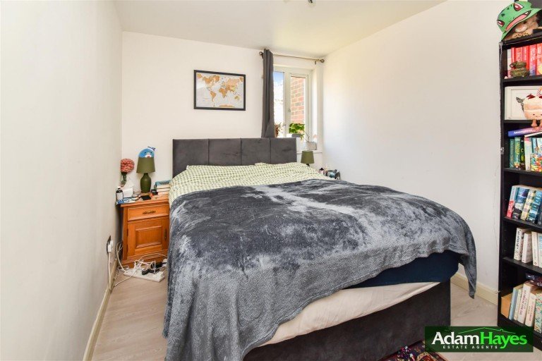 Diploma Court, East Finchley, N2