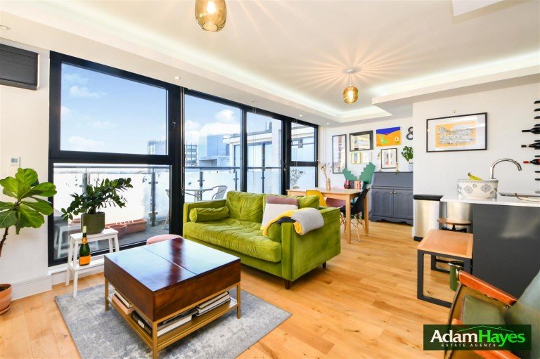 High Road, North Finchley, N12