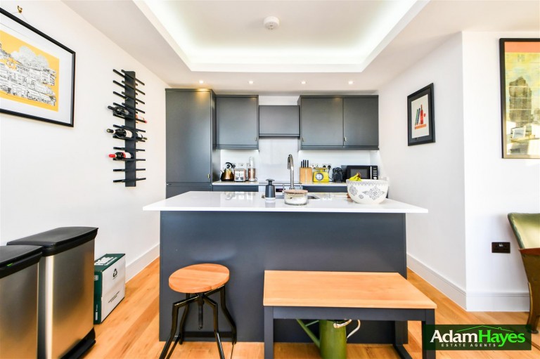 High Road, North Finchley, N12