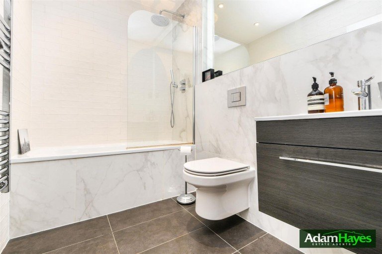 High Road, North Finchley, N12