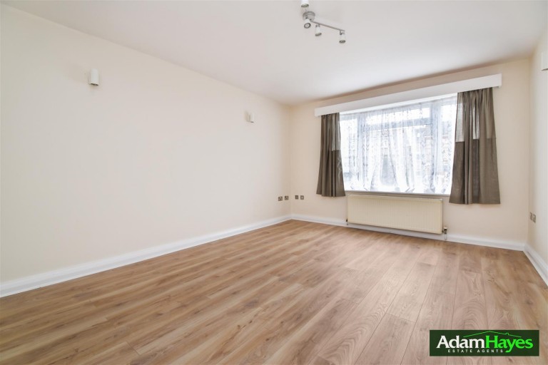Michelle Court, Torrington Park, N12