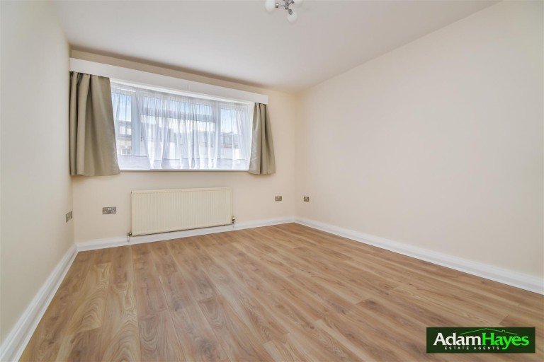 Michelle Court, Torrington Park, N12