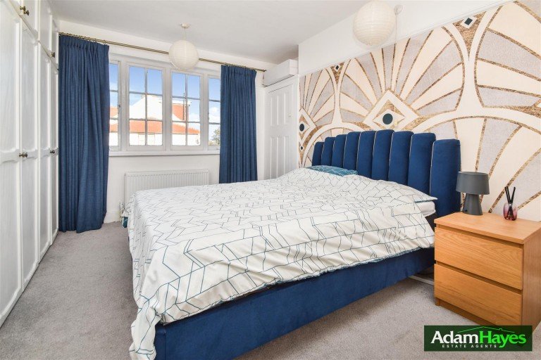 Hervey Close, Finchley Central, N3