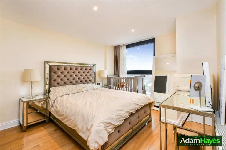 Kingsway, North Finchley, N12