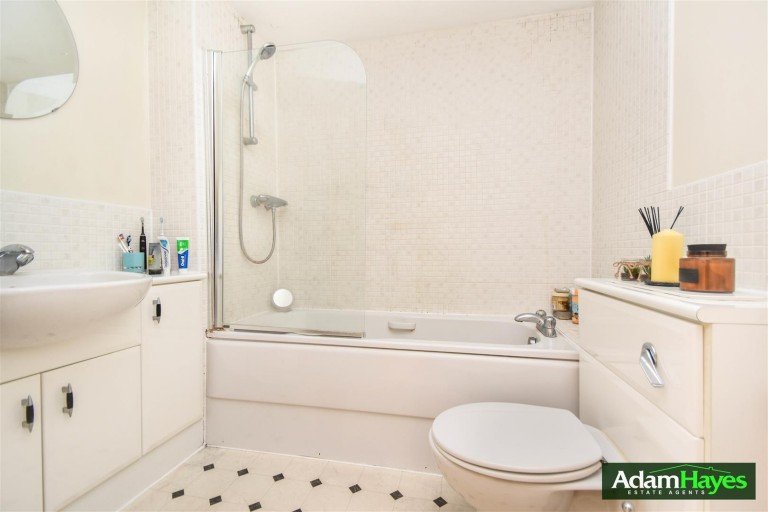 Kingsway, North Finchley, N12