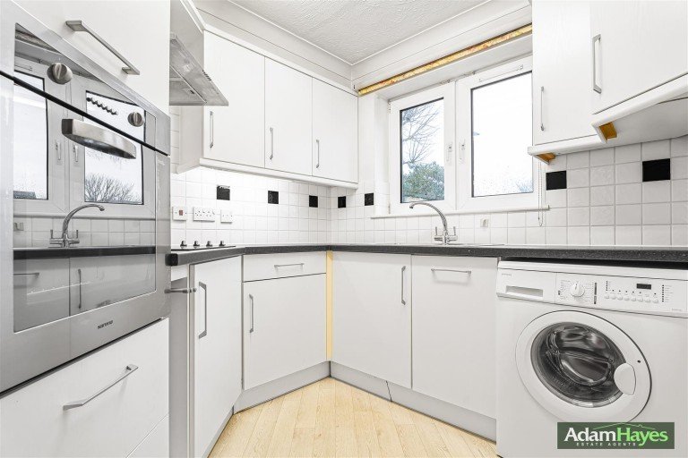 Farnham Close, Whetstone, N20