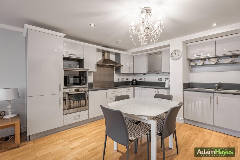 Kingsway, North Finchley, N12