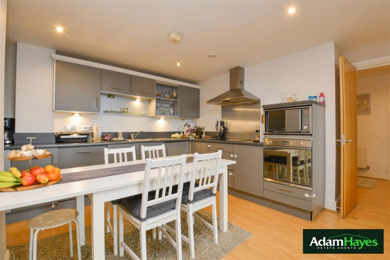 Kingsway, North Finchley, N12