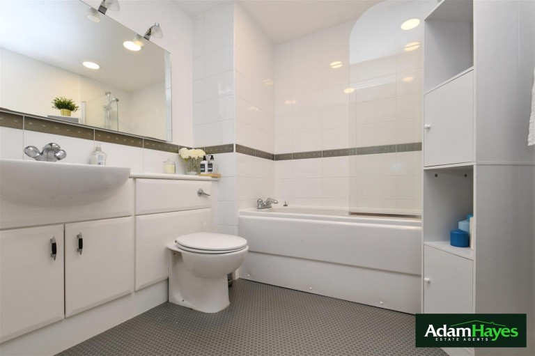 Kingsway, North Finchley, N12