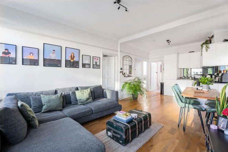 East End Road, Finchley Central, N3