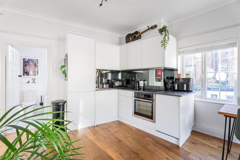 East End Road, Finchley Central, N3