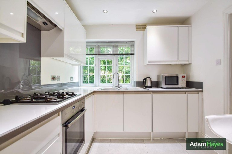 Etchingham Park Road, Finchley Central, N3