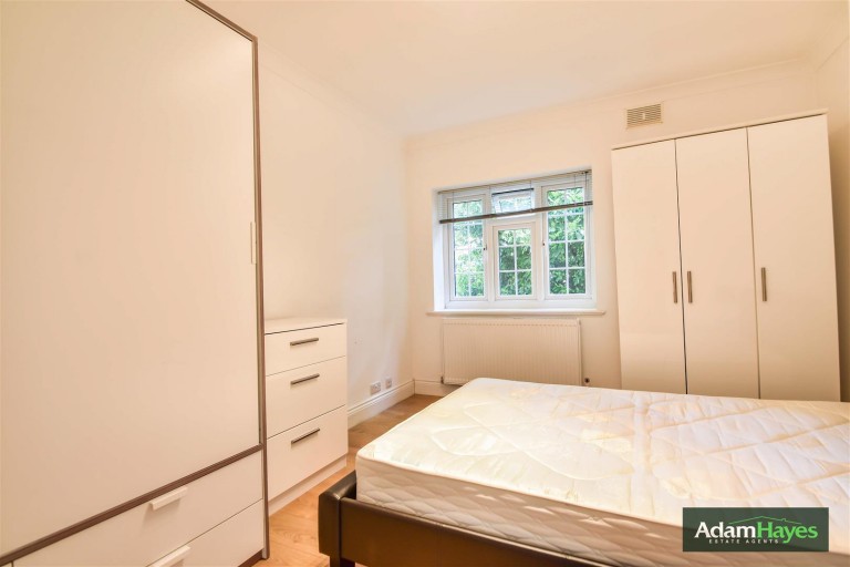 Etchingham Park Road, Finchley Central, N3