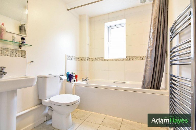 Hutton Grove, North Finchley, N12