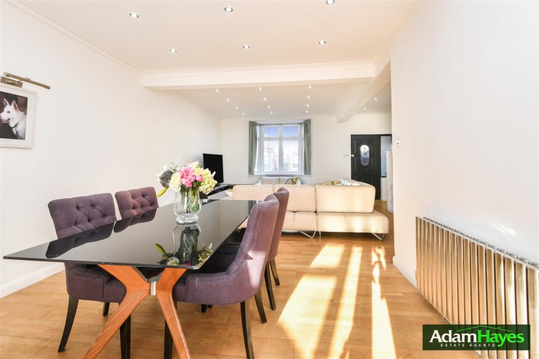 Woodside Grove, North Finchley, N12