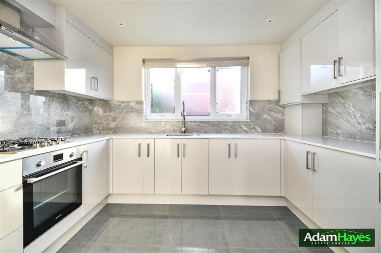 Ballards Lane, Finchley Central, N3