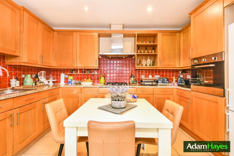 Ballards Lane, Finchley Central, N3