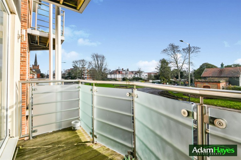 Ballards Lane, Finchley Central, N3