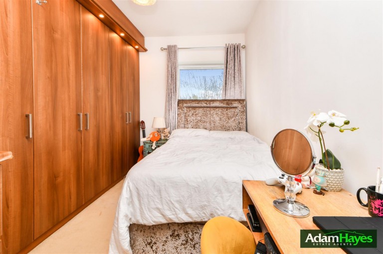 Ballards Lane, Finchley Central, N3